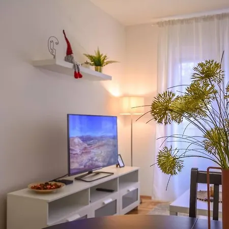 Ema / Quiet, Lovely And Cozy Apartament Novi Sad