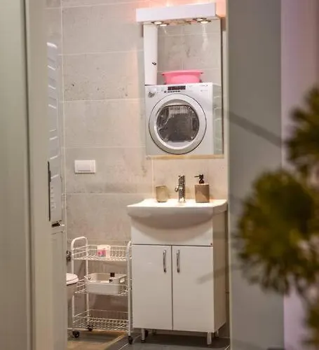 Ema / Quiet, Lovely And Cozy