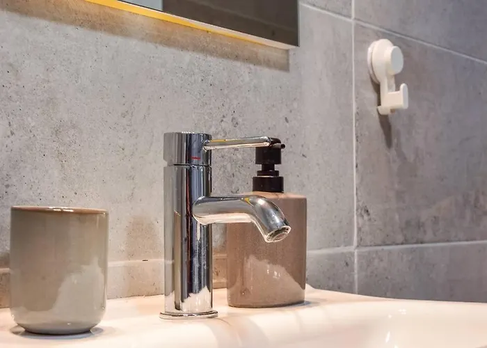 Ema / Quiet, Lovely And Cozy